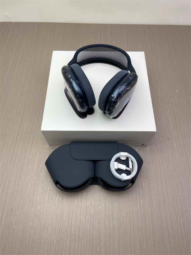 AirPods Max black